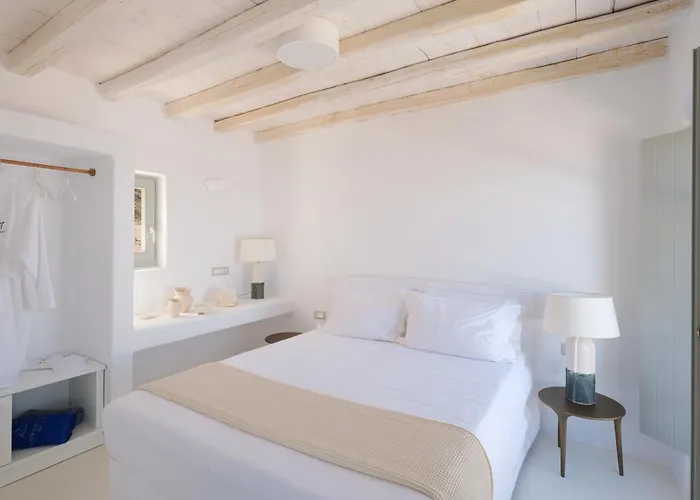 Odyssey Rock Milos Sunset * Plaka (Milos)